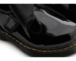 Dr. Martens Kid's Collection Polley II Bow YS J (Little Kid/Big Kid)