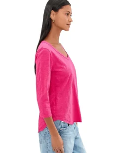 Mod-o-doc 3/4 Sleeve V-Neck Curved Hem Tee Shirt Women's