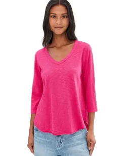 Mod-o-doc 3/4 Sleeve V-Neck Curved Hem Tee Shirt Women's